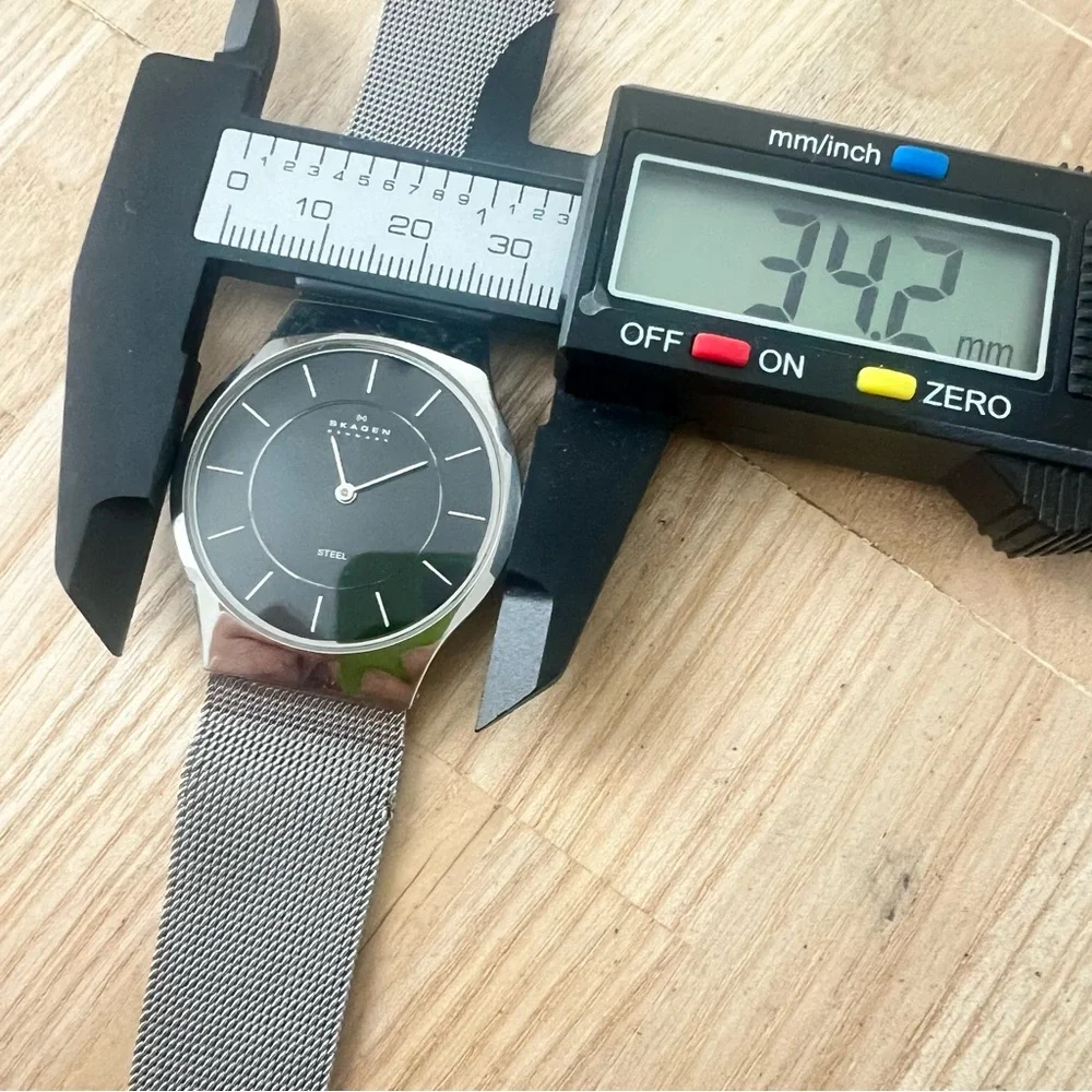 Skagen men’s black dial stainless steel dress watch NEW BATTERY
